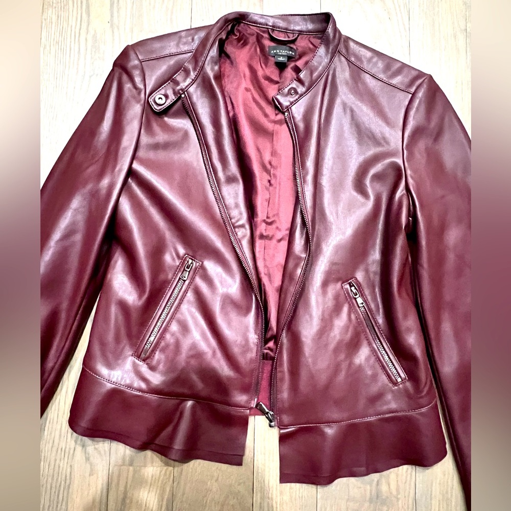 STUNNING 🤩 Ann Taylor Faux leather jacket Burgundy. Size 8